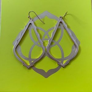 Kendra Scott Sophee Drop Earrings in Gold